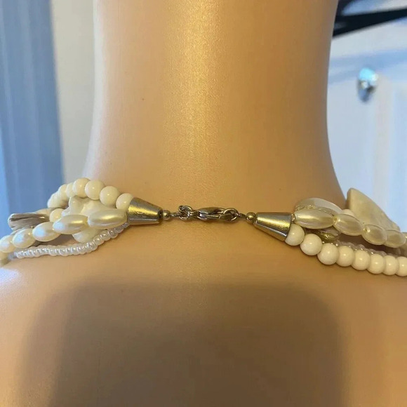 VTG AVON 4Strands TORSADE NECKLACE Gold Tone Creamy Lucite/Faux Pearl/Shell Bead - Picture 5 of 7